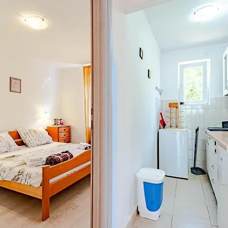 Casa vacanze Lovely In With Kitchen Lovište