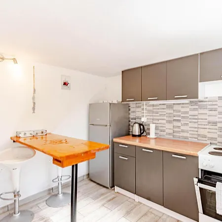 Lovely In With Kitchen Lovište