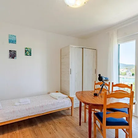 Casa vacanze Lovely In With Kitchen