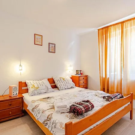 Lovely In With Kitchen Lovište