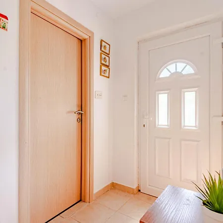 Lovely In With Kitchen Casa vacanze