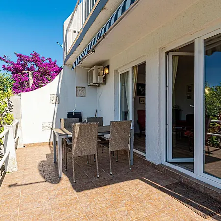Casa vacanze Lovely In With Kitchen *